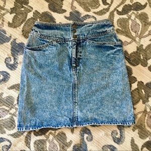 VINTAGE DENIM SKIRT. High waisted, bellow the knee